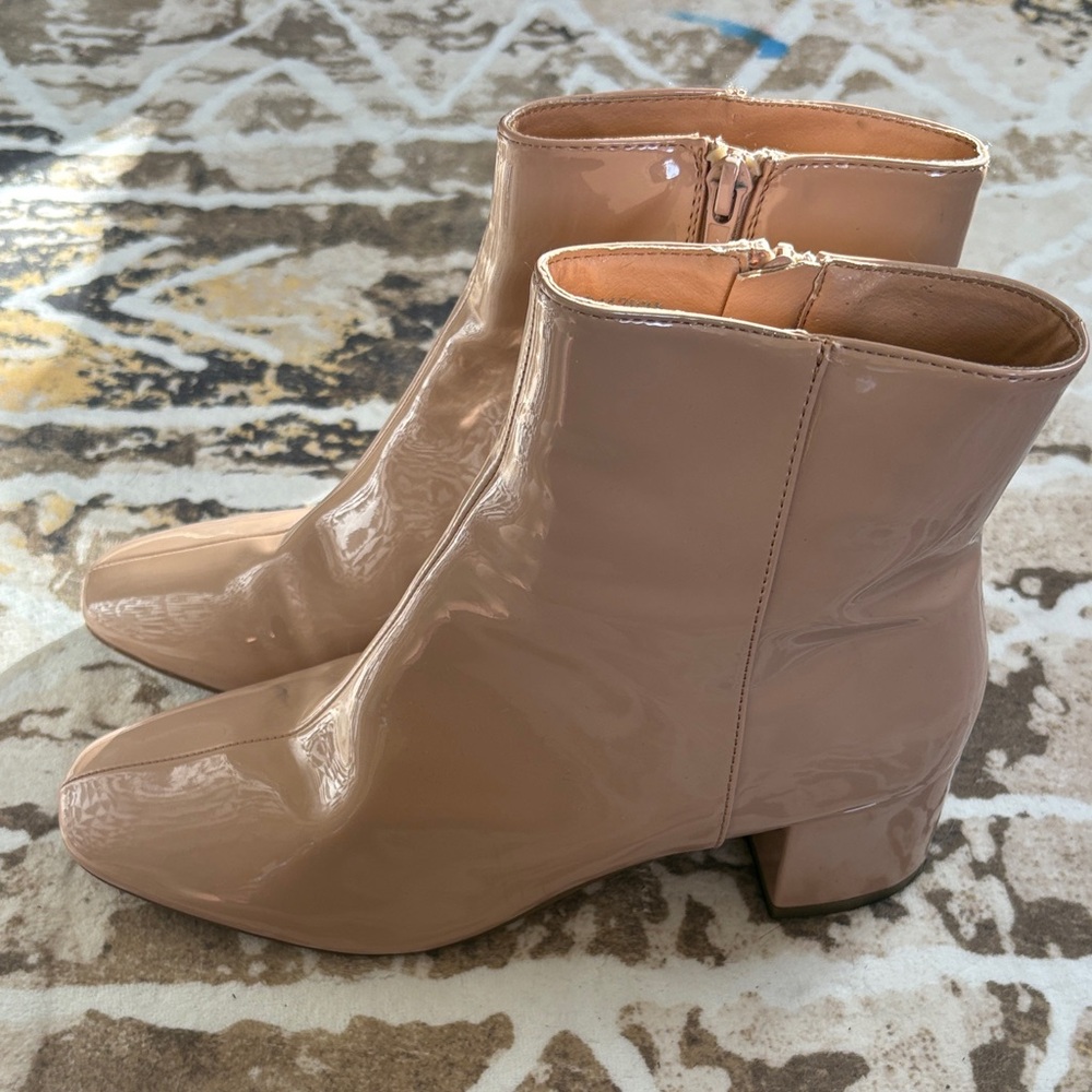 Forever 21 Nude Patent Leather Ankle Boots 7.5 38 round toe block heel